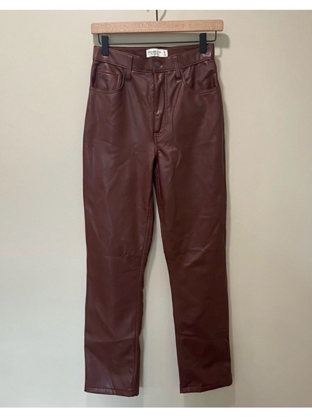Abercrombie & Fitch The 90’s Straight Ultra High Rise Faux Leather Pants sz 26/2